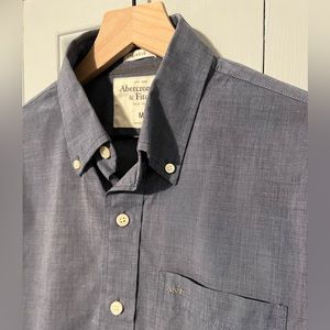 Abercrombie & Fitch Men’s Muscle Fit size Medium Casual Button-Down